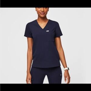 Catarina One Pocket Scrub Top